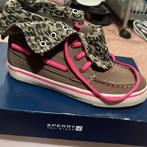 Big girls limited edition deck shoe! Hi Top! Super cute!